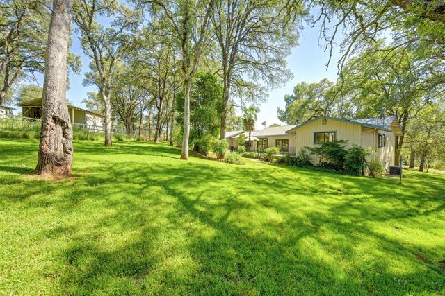 4220 Miller Oak Dr, Auburn, CA 95602