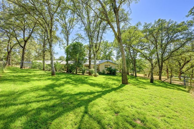 4220 Miller Oak Dr, Auburn, CA 95602