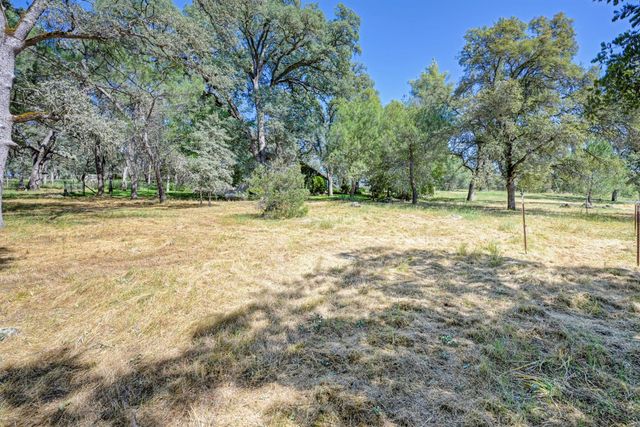 4220 Miller Oak Dr, Auburn, CA 95602