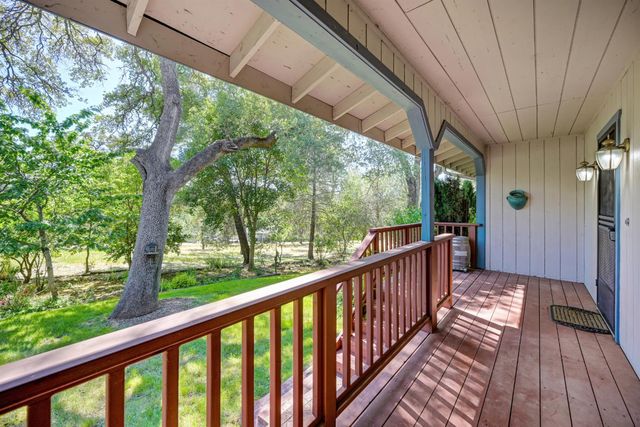4220 Miller Oak Dr, Auburn, CA 95602