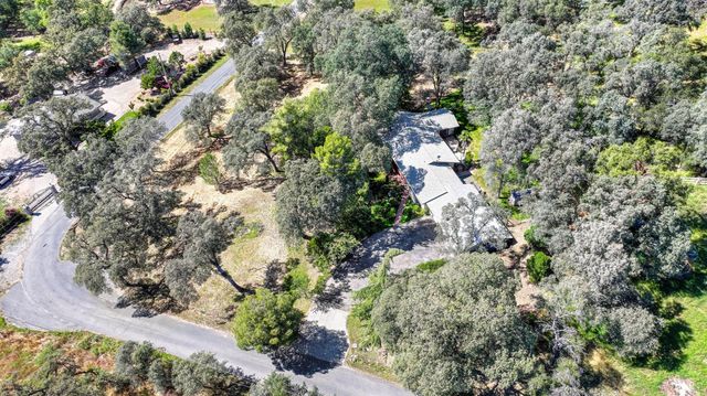 4220 Miller Oak Dr, Auburn, CA 95602
