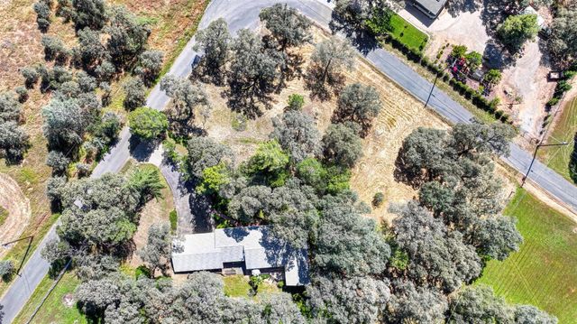 4220 Miller Oak Dr, Auburn, CA 95602