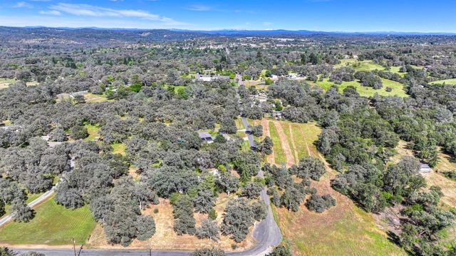 4220 Miller Oak Dr, Auburn, CA 95602