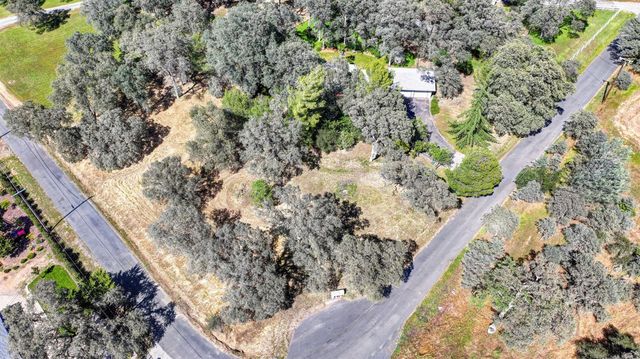 4220 Miller Oak Dr, Auburn, CA 95602