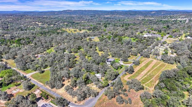 4220 Miller Oak Dr, Auburn, CA 95602