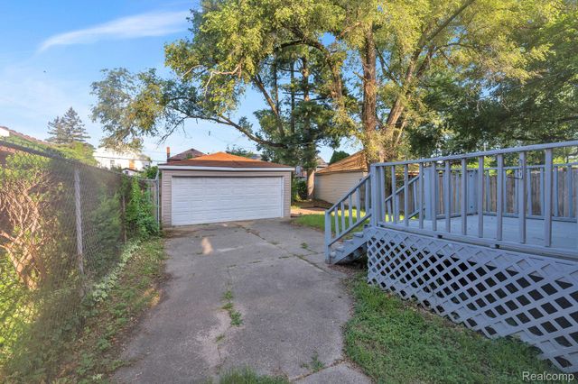 18961 Pennington Drive, Detroit, MI 48221