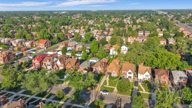 18961 Pennington Drive, Detroit, MI 48221