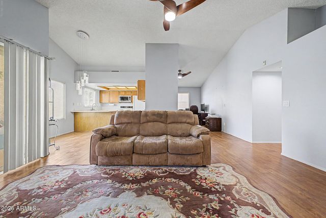 8021 W PARADISE Drive, Peoria, AZ 85345