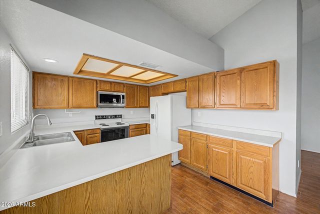8021 W PARADISE Drive, Peoria, AZ 85345
