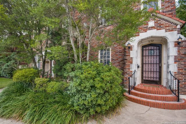 242 W Huisache UPSTAIRS, San Antonio, TX 78212
