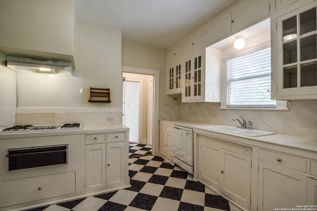 242 W Huisache UPSTAIRS, San Antonio, TX 78212