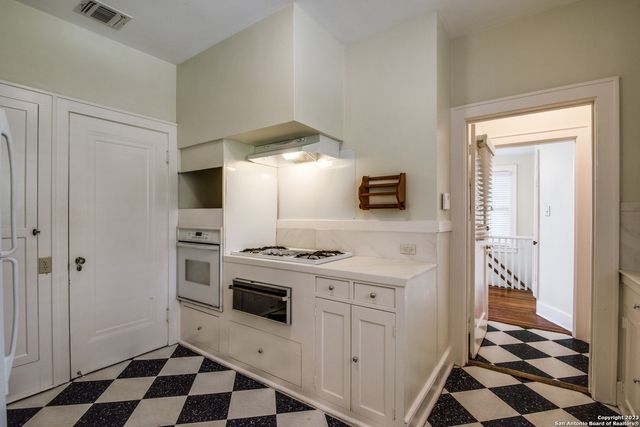 242 W Huisache UPSTAIRS, San Antonio, TX 78212