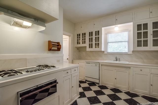 242 W Huisache UPSTAIRS, San Antonio, TX 78212