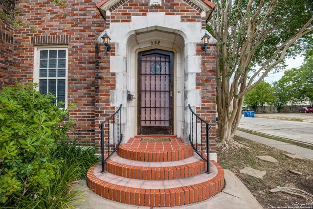 242 W Huisache UPSTAIRS, San Antonio, TX 78212