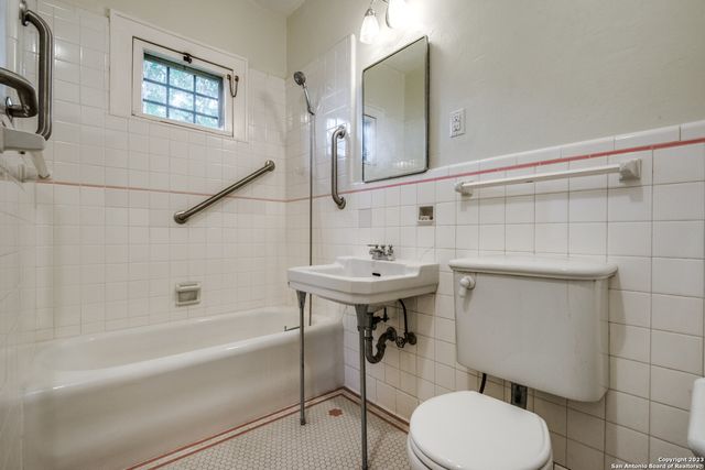 242 W Huisache UPSTAIRS, San Antonio, TX 78212