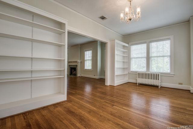 242 W Huisache UPSTAIRS, San Antonio, TX 78212
