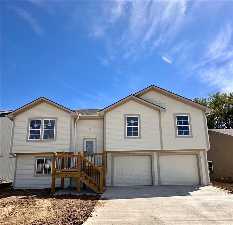 1307 NE Sequoia Court, Oak Grove, MO 64075