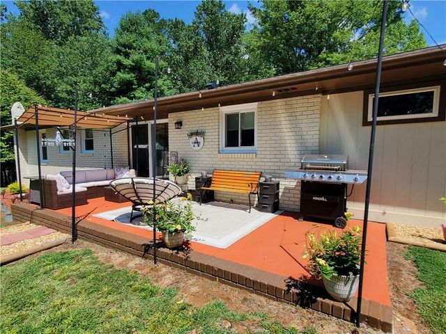 606 Keetor Road, Talking Rock, GA 30175