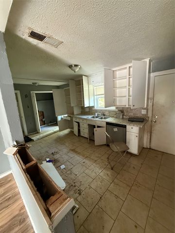 4001 Fitzhugh Avenue, Fort Worth, TX 76105