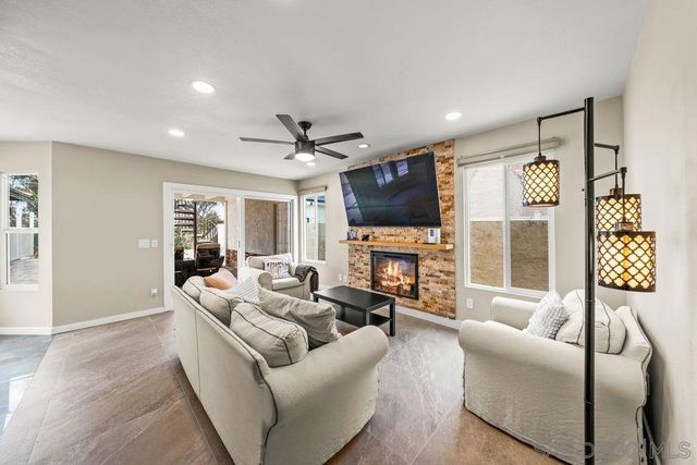 971 969-973 E J St, Chula Vista, CA 91910