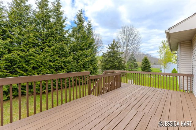 321 Pioneer Trail, Cedar Springs, MI 49319
