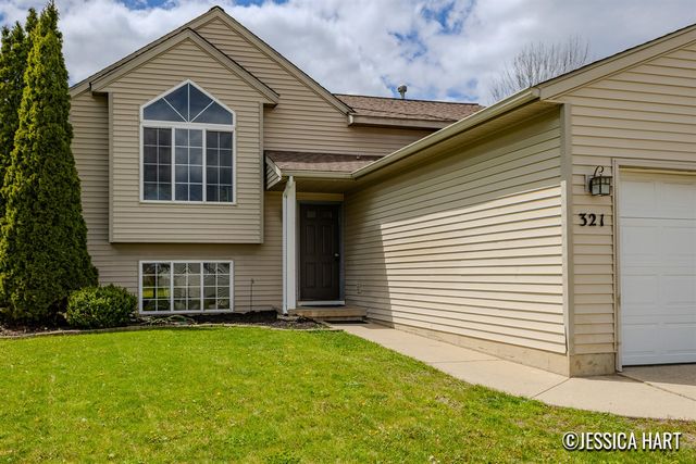 321 Pioneer Trail, Cedar Springs, MI 49319