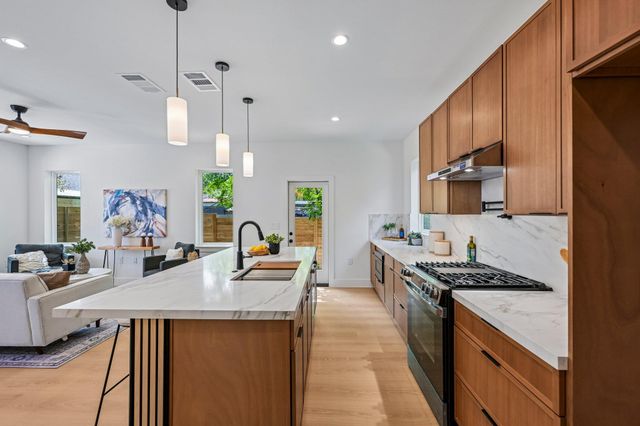 513 W Odell ST B, Austin, TX 78752
