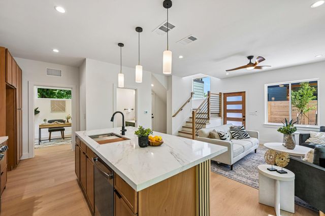 513 W Odell ST B, Austin, TX 78752