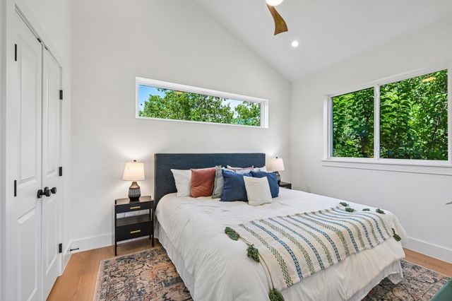 513 W Odell ST B, Austin, TX 78752