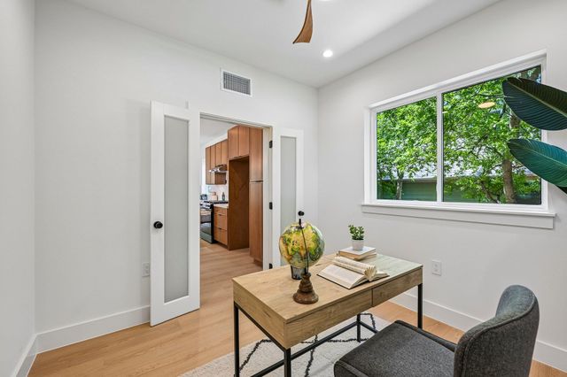 513 W Odell ST B, Austin, TX 78752