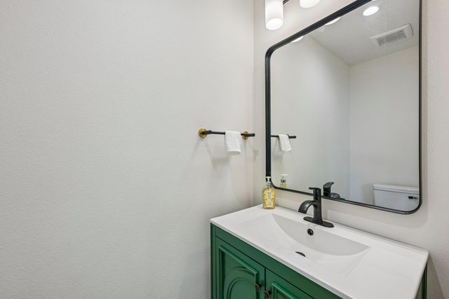 513 W Odell ST B, Austin, TX 78752
