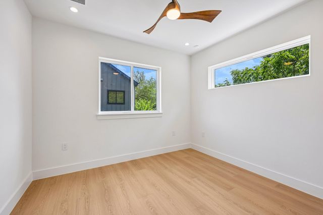 513 W Odell ST B, Austin, TX 78752