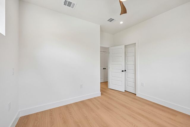 513 W Odell ST B, Austin, TX 78752