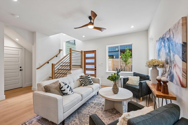 513 W Odell ST B, Austin, TX 78752