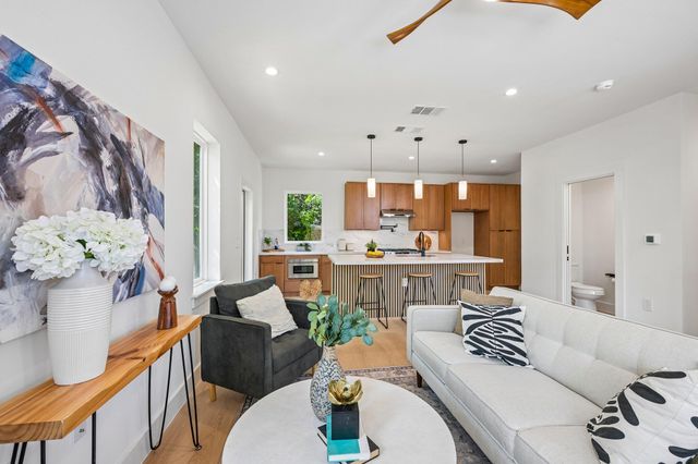 513 W Odell ST B, Austin, TX 78752