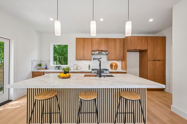 513 W Odell ST B, Austin, TX 78752