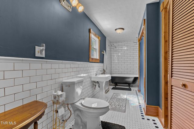 210 Evergreen Street, Glade Spring, VA 24340