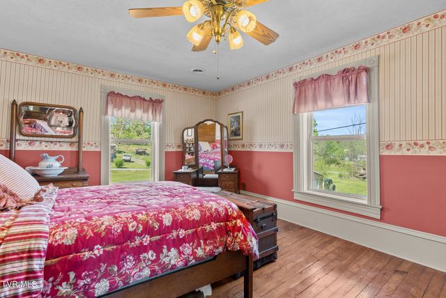 210 Evergreen Street, Glade Spring, VA 24340