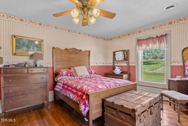 210 Evergreen Street, Glade Spring, VA 24340
