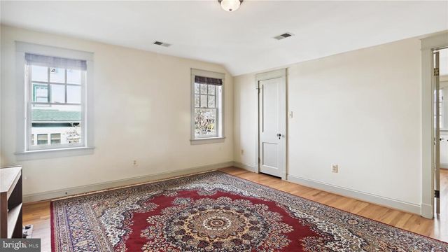 136 N IRVING ST, Arlington, VA 22201