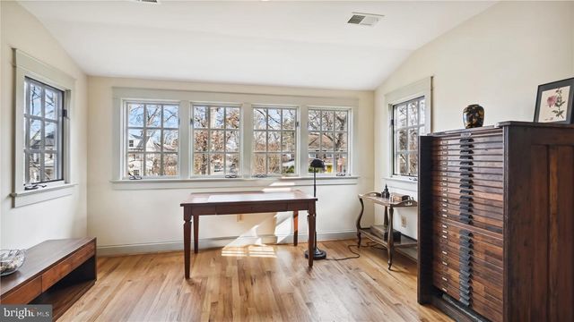 136 N IRVING ST, Arlington, VA 22201