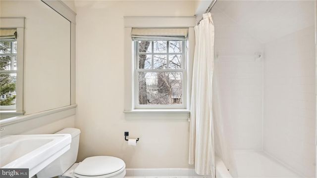 136 N IRVING ST, Arlington, VA 22201