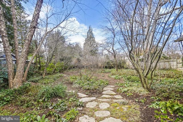 136 N IRVING ST, Arlington, VA 22201