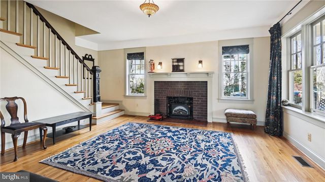 136 N IRVING ST, Arlington, VA 22201