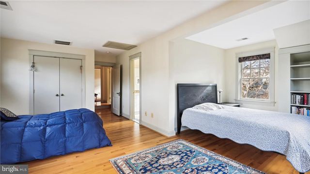 136 N IRVING ST, Arlington, VA 22201