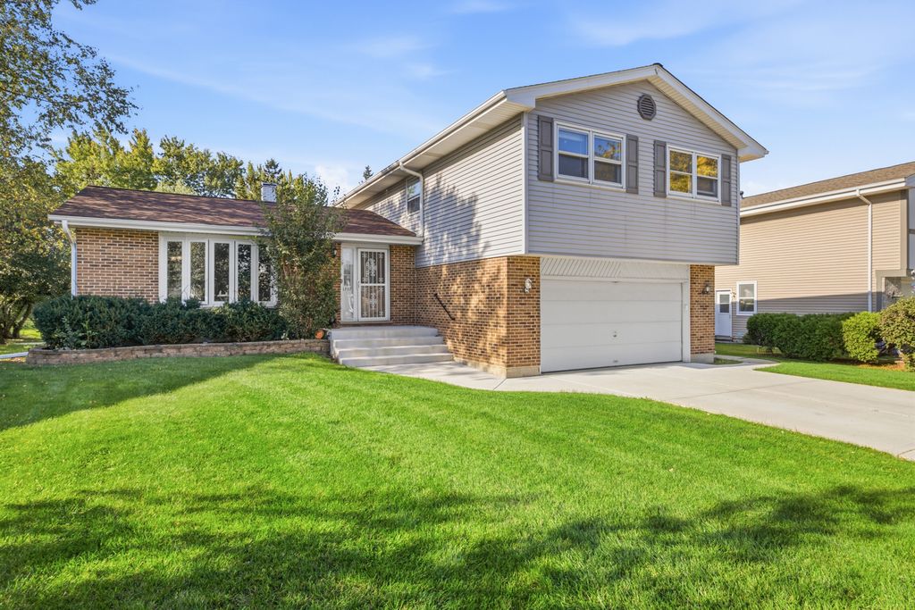 1727 Roosa Lane, Elk Grove Village, IL 60007 — photo 2