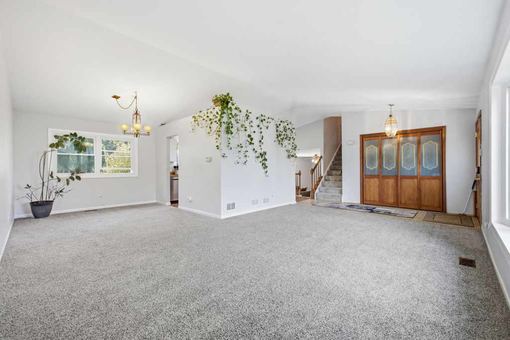 1727 Roosa Lane, Elk Grove Village, IL 60007 — photo 4