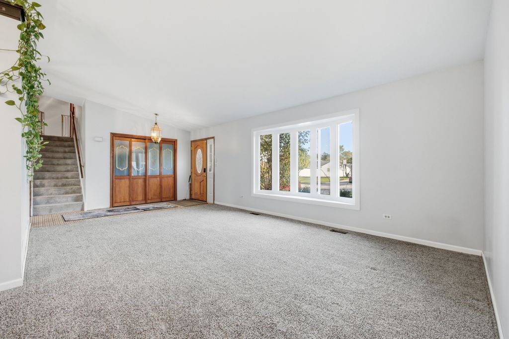 1727 Roosa Lane, Elk Grove Village, IL 60007 — photo 5
