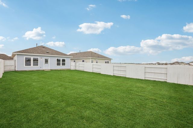 104 Summer DR, Elgin, TX 78621