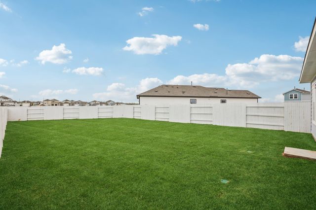 104 Summer DR, Elgin, TX 78621